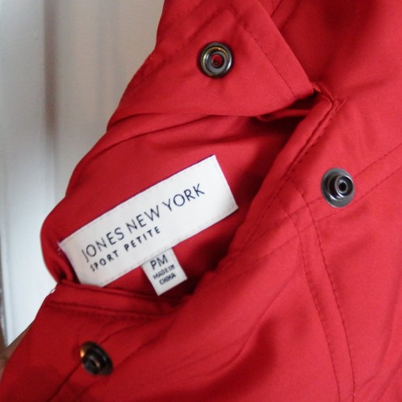 New York & Co. Rev. Buffalo Plaid/Red Vest Sz. PM - Picture 9 of 10